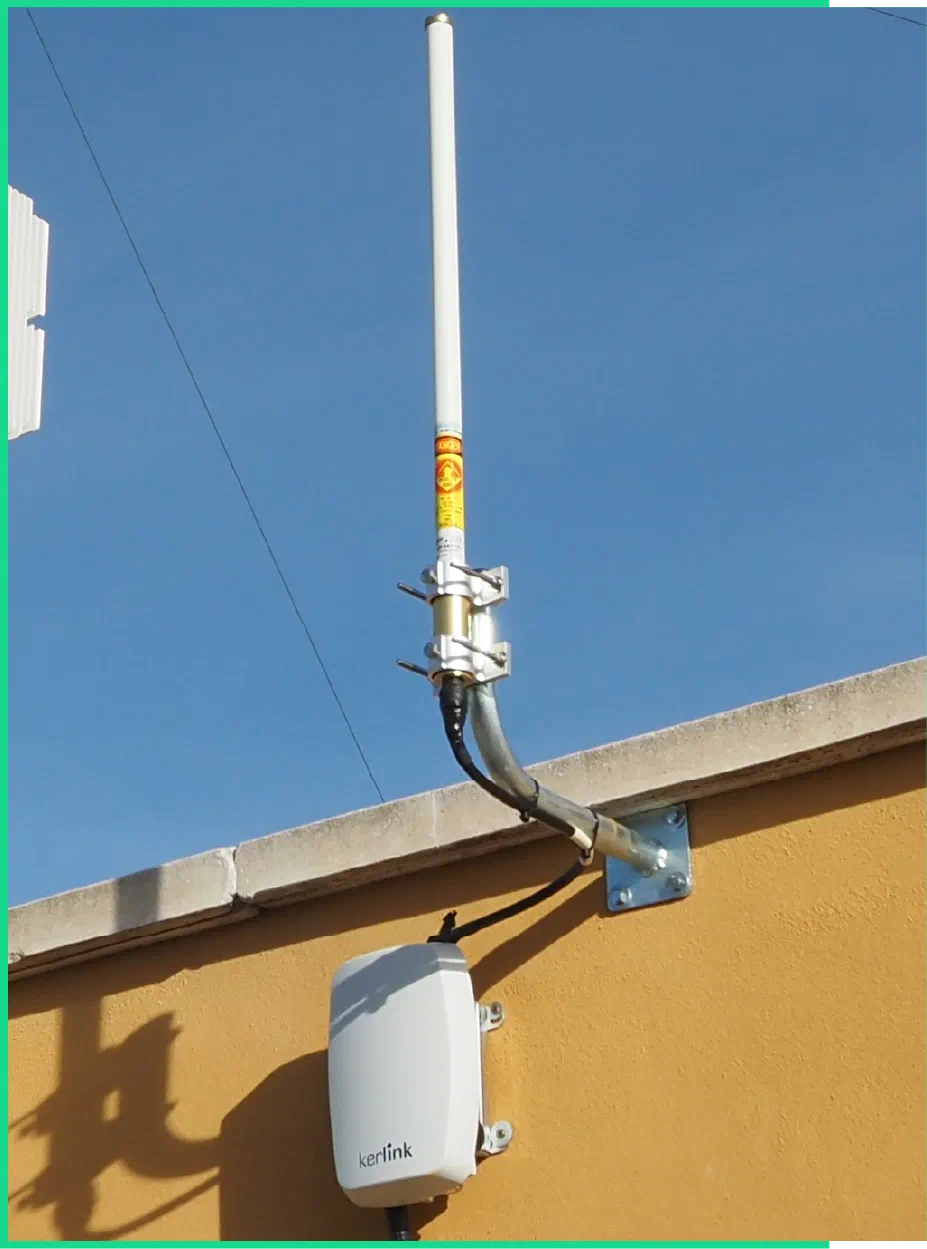 Kerlink iStation LoRaWAN gateway and its antenna on a campus rooftop